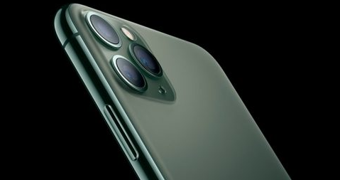 淹没在湖中一年后，iPhone 11 Pro Max正常工作